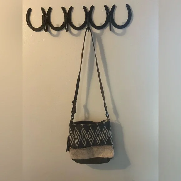 Brand new “Myra” crossbody purse - Picture 4 of 4